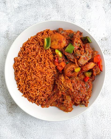 Jollof Rice Recipe Ghana, Nigeria Food, African Recipes Nigerian Food, Amazing Food Platters, Fast Food Items, Food Resources, Smoked Meat, Jollof Rice, Food Png