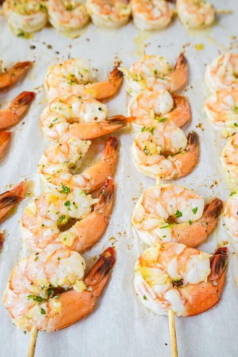 Oven Baked Shrimp, Shrimp In The Oven, Shrimp Skewer Recipes, Shrimp Kabobs, Grilled Shrimp Skewers, Vegetable Skewers, Roasted Shrimp, Shrimp Skewers, Kabob Recipes