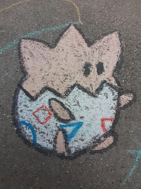 Pokemon Chalk Art, Fun Chalk Art, Chalk Ideas, Sidewalk Chalk Art, Sidewalk Art, Pokémon Art, Summer Things, Chalk Drawings, Sidewalk Chalk