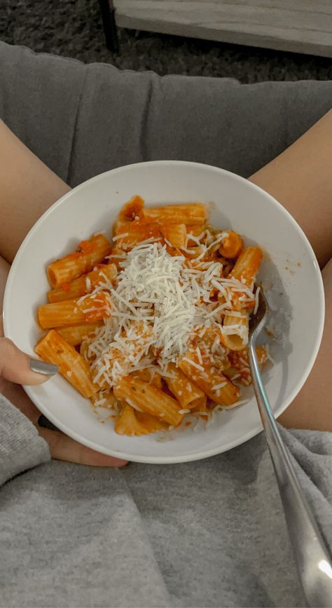 #yum #rosesauce #pasta #dinnerideas #cheesy #cheese #pastadish #dinner Healthy Dinner For Picky Eaters, Preppy Dinner, Preppy Food, Cheesy Food, Pasta And Cheese, Cheesy Chips, Random Vibes, Cheese Pull, Pasta Cheese