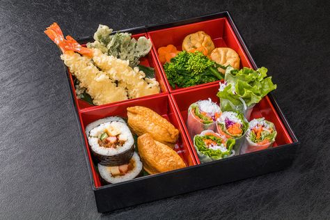 Cute Lunch Boxes, Sashimi Sushi, Salad Bar, Bento Box, Recipe Box, Food Design, Japanese Food, Aesthetic Food, Food Inspiration