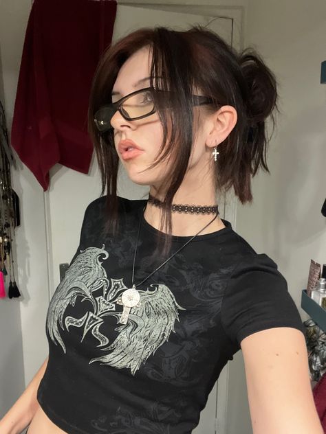 #glassesgirl #bayonetta #y2k #2000s #2000sfashion #y2kstyle #y2khairstyles #hairstyles #hair Bayonetta Hairstyle, Office Siren Hairstyle, Bayonetta Hair, Bayonetta Style, Hair Claims, Bayonetta Glasses, Y2k Glasses, Office Hairstyles, Glasses Fit