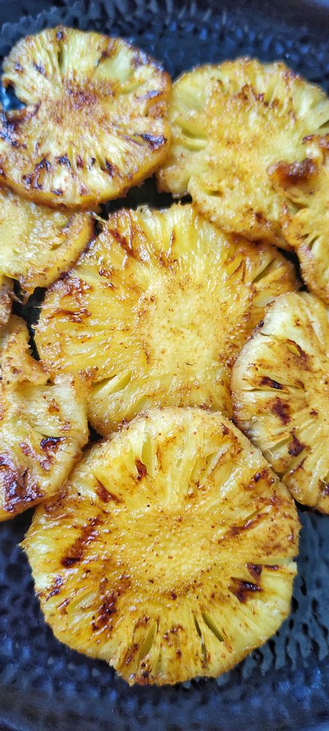 Grilled Pineapple, pineapple, pan grilled pineapple Grill Pineapple Slices, How To Grill Pineapple, Fancy Starters, Garlic Free Recipes, Grill Pineapple, Fried Pineapple, Christmas Fare, Recipes With Eggs, Vegetarian Platter