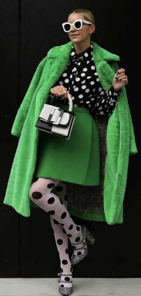 Polka Dot Tights, Blair Eadie, Color Blocking Outfits, Looks Party, Green Coat, Looks Chic, Colourful Outfits, Inspiration Mode, Mode Inspiration