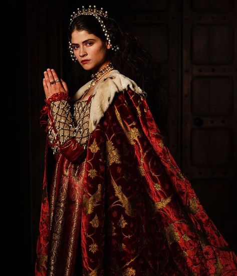 Joanna Of Castile, The Spanish Princess, Spanish Princess, Medieval Princess, Princess Of Spain, Catherine Of Aragon, Period Outfit, Costume Drama, Period Costumes