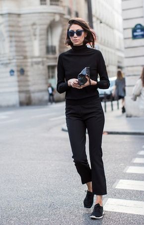 Women's Black Turtleneck, Black Dress Pants, Black Athletic Shoes, Black Leather Clutch Black Sneakers Outfit, Minimal Stil, Minimalist Moda, Style Désinvolte Chic, Womens Fashion Casual Chic, Estilo Hippy, Street Style Fall Outfits, Woman In Black, Black Cropped Pants