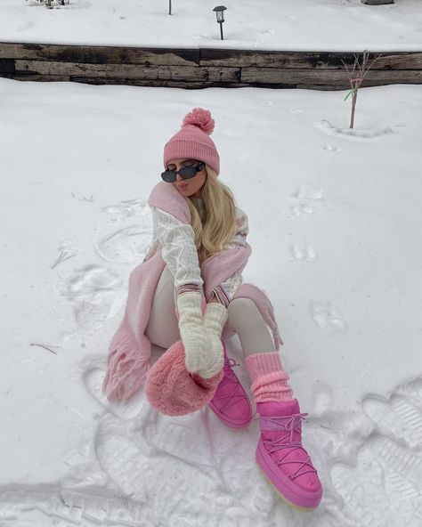 Snow Outfits For Women, Ski Trip Outfit, Snow Outfits, Snow Day Outfit, Look Rose, Winter Outfits Warm, Ski Outfit, Snow Outfit, Cold Outfits