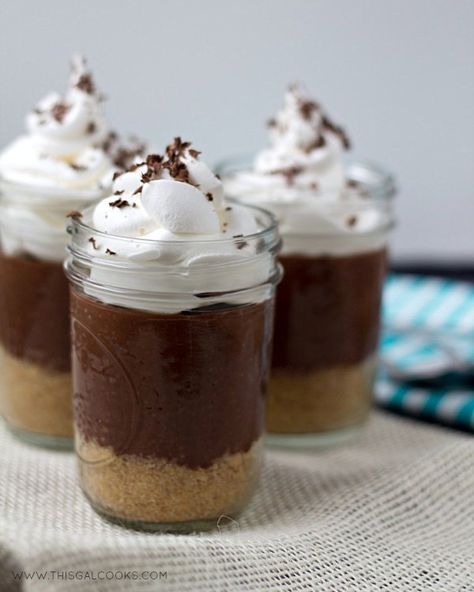 Chocolate Pudding Pie In A Jar | This Gal Cooks Chocolate Desserts In A Cup, Chocolate Cream Pies, Mason Jar Baking, Chocolate Pudding Cups, Chocolate Pudding Pie, Pie In A Jar, Chocolate Pudding Desserts, Jar Desserts, Chocolate Pie With Pudding