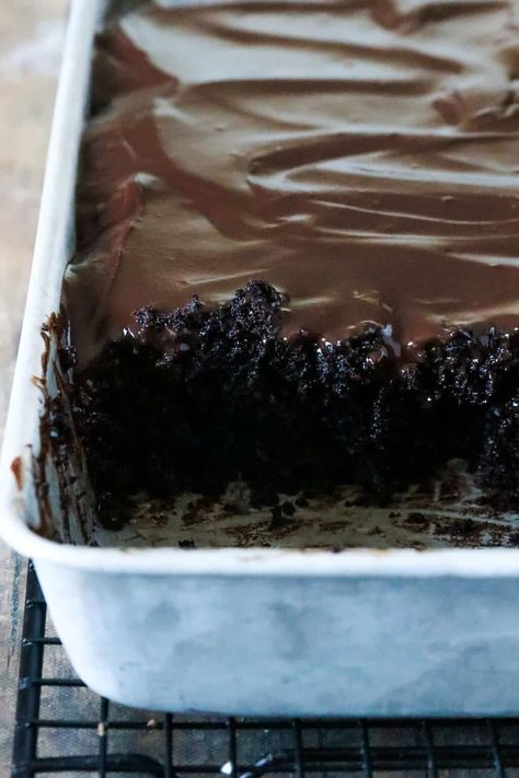 Pourable Icing, Chocolate Zucchini Cake Healthy, Healthy Chocolate Cake Recipe, Chocolate Zucchini Cake Recipe, Zucchini Cakes, Zucchini Cakes Recipe, Chocolate Roll Cake, Healthy Chocolate Cake, Grated Zucchini