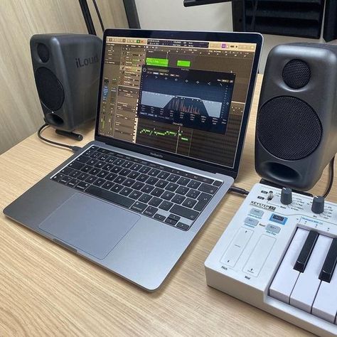 Recording Home Studio, Music Studio Setup, Producing Studio, Record Room Ideas, Music Studio Aesthetic, Ipad Music, Home Recording Studio Setup, Recording Studio Setup, Home Office Set Up