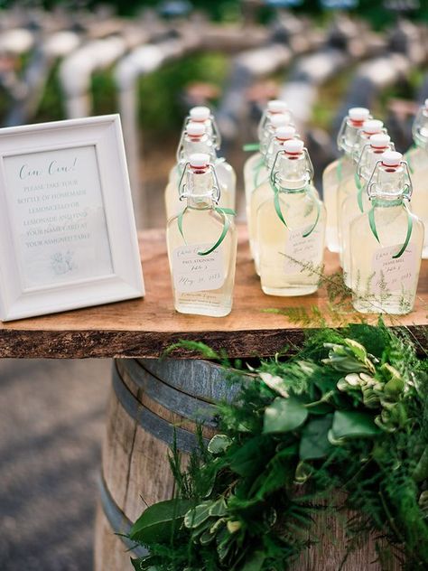 Today, we're sharing 25 practical, sustainable, and most of all beautiful DIY wedding favors that you can make on your own