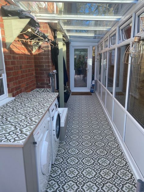 Conservatory Boot Room, Conservatory Bedroom Extension, Laundry Outdoor Backyards, Sunroom Utility Room, Utility Porch Ideas, Utility Lean To, Lean To Extension Utility, Laundry Room In Sunroom, Side Return Utility Room