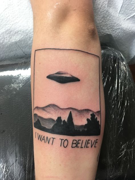 X-Files Tattoo I want to believe By Michael Jaso, American Beauty in Sunset Beach Xfiles Tattoo, I Want To Believe Tattoo, X Files Tattoo, Bae Tattoo, Tv Tattoo, Believe Tattoos, I Want To Believe, Phoenix Tattoo Design, Temple Decor