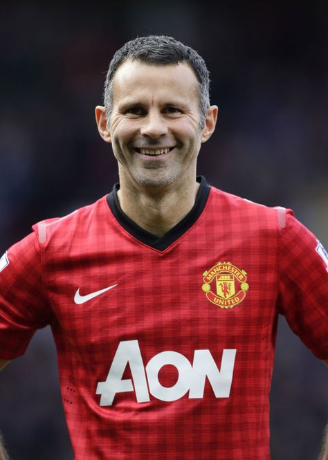 Ryan Giggs Ryan Giggs, Manchester United Legends, Best Football Players, Man Utd, Football Players, Manchester United, Premier League, Manchester, Sports Jersey