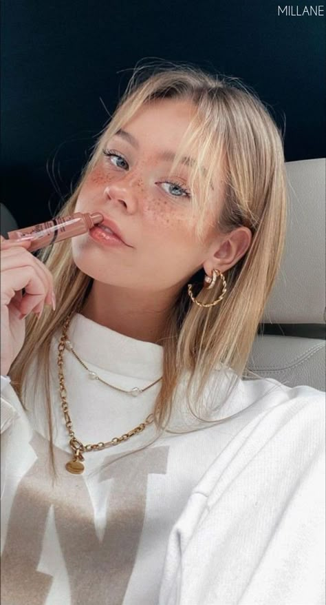 Blonde Hair With Bangs, Blonde Hair Inspiration, Blonde Hair Looks, Haircuts For Medium Hair, Haircuts Straight Hair, Hair Stylist Life, Cut My Hair, Hair Inspo Color, Medium Hair Cuts