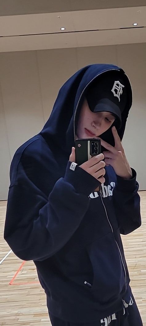 Huening Kai Bf Pics, Txt Huening Kai Boyfriend Material, Huening Kai Wallpaper Boyfriend, Kai Boyfriend Material Txt, Kai Txt Boyfriend Material Wallpaper, Huening Kai Mirror Selfie, Hyuka Txt Boyfriend Material, Huening Kai Boyfriend Material Wallpaper, Txt Huening Kai Wallpaper