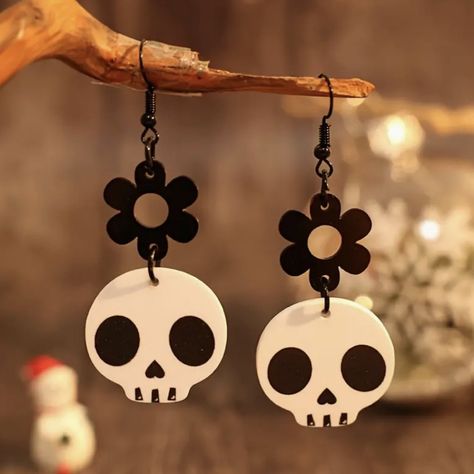 Skull Flower Earrings, Matching Shirt In Closet! Diy Skull Earrings, Clay Earrings Ideas, Christmas Shoes Diy, Clay Earrings Halloween, Glowforge Ideas, Diy Skulls, Felted Earrings, Alt Clothing, Fimo Jewelry