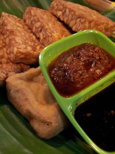 Indonesian Food - Hometown Tahu Tempe, Healthy Asian Recipes, Indonesian Cuisine, Malaysian Food, Food List, Super Yummy, Indonesian Food, Savory Snacks, What To Eat