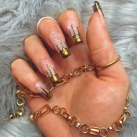 ♡ 𝐍𝐀𝐈𝐋𝐒 𝐁𝐘 𝐋𝐈𝐙𝐙𝐈𝐄 ♡ on Instagram: ““Real queens fix each other’s crowns“ 👑 Nail & Pic inspo from the best - @belle_voir 💛 #nails #nailsofinstagram #nailsoftheday…” Crown Nails, King Nails, Matte Nails Design, Real Queens, Queen Crown, Masquerade Ball, Nails Inspo, Matte Nails, Nails Design