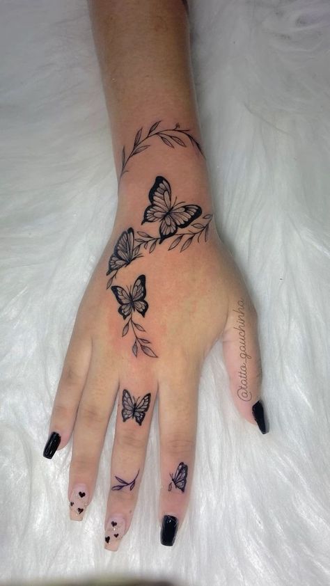 Hand Butterfly Tattoo, Tattoo Borboleta, Borboleta Tattoo, Butterfly Tattoos On Arm, Butterfly Hand Tattoo, Unique Tattoos For Women, Foto Cowgirl, Cross Tattoos For Women, Cute Hand Tattoos