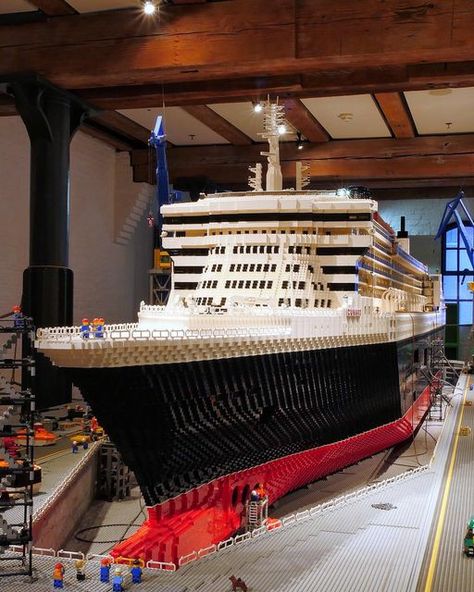 Lego Museum, Lego Titanic, Lego Sculptures, Lego Ship, Lego Construction, Lego Worlds, Cool Lego Creations, Kids Room Wall Decor, Adventure Movies