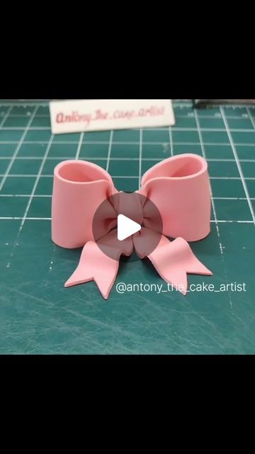 Fondant Bow Cake, Fondant Bow Tutorial, Fondant Tips, Easy Bow, Fondant Bow, Bow Cakes, Modeling Chocolate, Bow Tutorial, Birthday Inspo