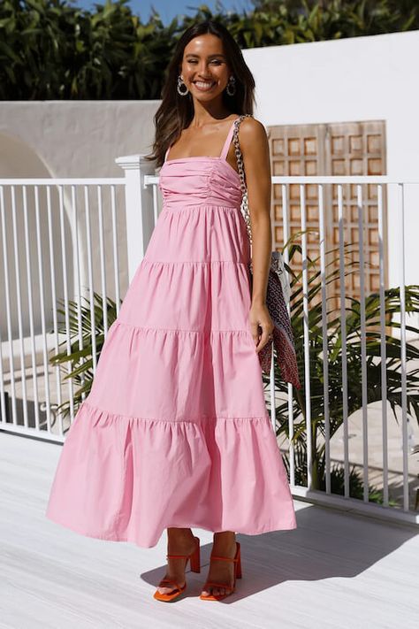 What color shoes to wear with pink dress? Check this post for the best style tips for choosing the right shoes for a pink dress, and the 50+ cutest pink dress outfits to copy directly. Brunch Dresses, Glitter Prom Dresses, Vestidos Color Rosa, Short Summer Dresses, Sequin Prom Dresses, Prom Dress Shopping, Pink Maxi, Pink Dresses, Green Prom Dress