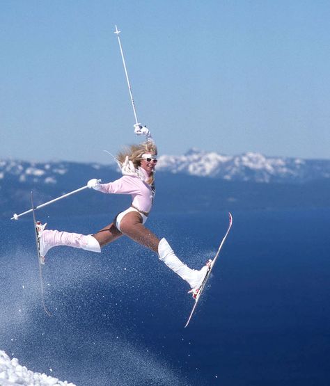 Suzy 'chapstick' Chaffee- Womens sport and freestyle skiing advocate. wow, looks like fun!  My mountain nickname. 80s Skiing Outfit, 80 Ski Outfit, 80s Ski Aesthetic, 80s Ski Gear, 80s Ski Outfit, 80s Skiing, Vintage Ski Outfit, Retro Skiing, Women Skiing