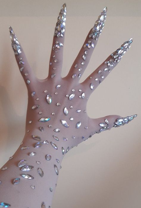 Nails Bachelorette, Jeweled Gloves, Drag Queen Outfits Ideas, Gloves With Nails, Drag Nails, Diamonds Outfit, Diamond Outfit, Drag Aesthetic, Drag Party