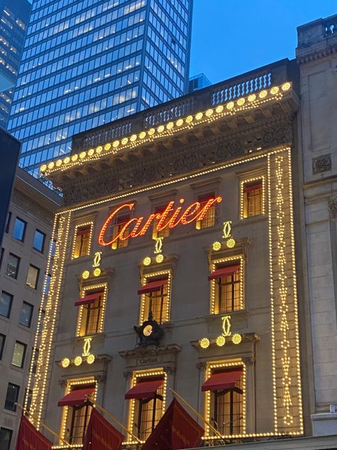 Cartier New York, Christmas Newyork Aesthetic, Cartier Nyc Christmas, Winter In New York Aesthetic, Christmas New York, Christmas In Nyc, Christmas In Nyc Aesthetic, Nyc Christmas Aesthetic, New York Christmas Aesthetic