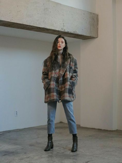 To plan an outfit as cute at this one-Download the hottest outfit planning app #whatwearwhen in the app store✨ Digitize your closet and create outfits from the palm of your hand! Mode Old School, Outfit Ideas Korean, فستان سهرة, Korean Girl Fashion, Mode Ootd, Moda Vintage, Looks Chic, 가을 패션, 여자 패션