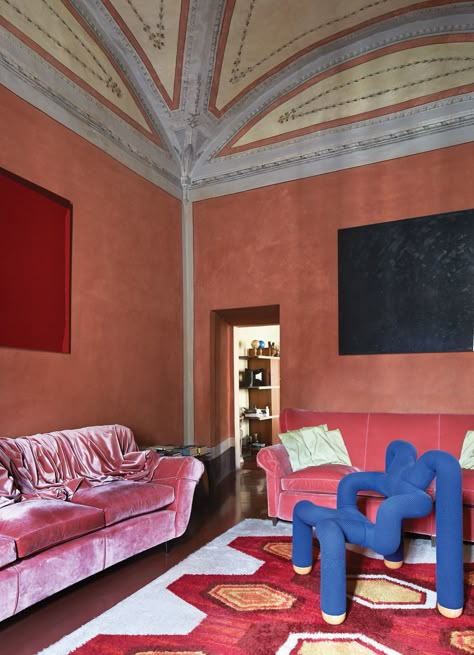 Prada architect Roberto Baciocchi's home in Tuscany 80s Interior Design, Blue Armchair, Tuscan House, Gio Ponti, The Design Files, A Living Room, Upholstered Sofa, On The Floor, Interior Inspo