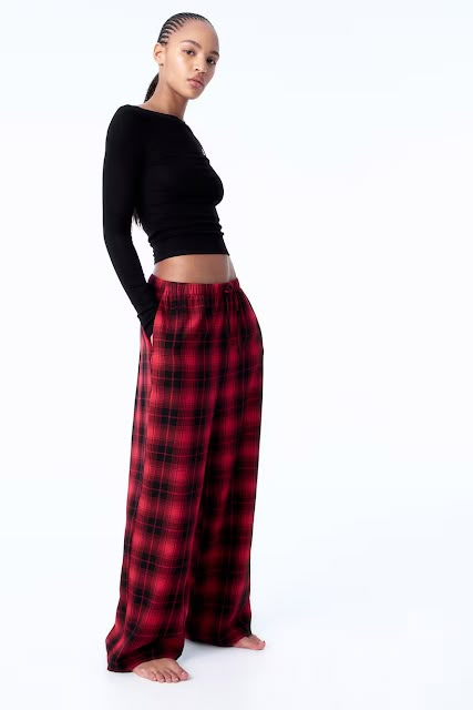 MARIA'S STYLE PLANET: Cotton flannel pyjama bottoms Christmas Pajamas Plaid Pants, Red And Black Pajama Pants, Red Flannel Pants, Pajamas Ideas, Pjs Pants, Couples Pajamas, Black Pajama Pants, Flannel Pajama Bottoms, Pajama Bottoms Womens