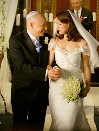 Charlotte & Harry Goldenblatt (played by Kristen Davis, not Jewish and Evan Handler, Jewish in real life). Harry Wedding, Tv Weddings, Charlotte York, Gossip Girl Blair, Charlotte Dress, Wedding Movies, Religious Wedding, Charlotte Wedding, Types Of Guys