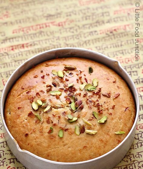 Thandai Cake, Semolina Cake Recipe, Thandai Recipes, Holi Recipes, Bar Cake, Plain Cake, Eggless Cake Recipe, Eggless Desserts, Fruit Cakes