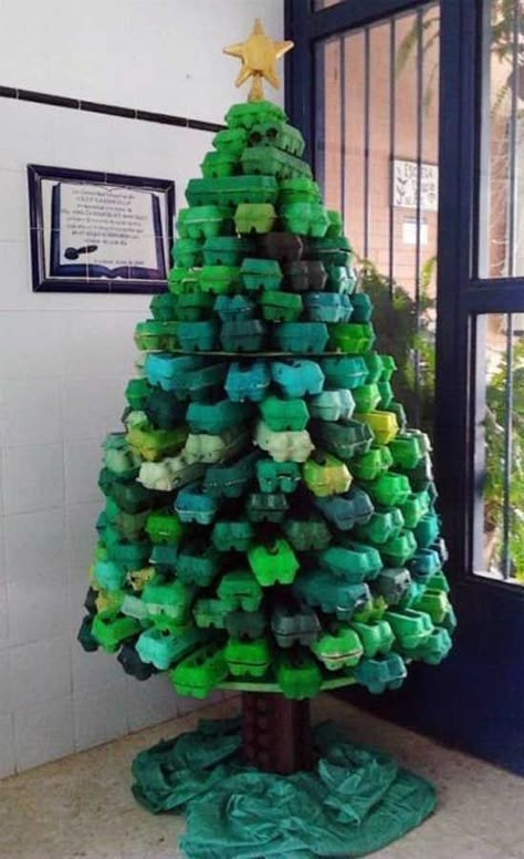 Christmas Tree Themes Unique, Christmas Tree Ideas 2022, 2022 Christmas Tree, Unusual Christmas Trees, Recycled Christmas Tree, Recycled Christmas, Christmas Crafts For Kids To Make, Alternative Christmas, Alternative Christmas Tree