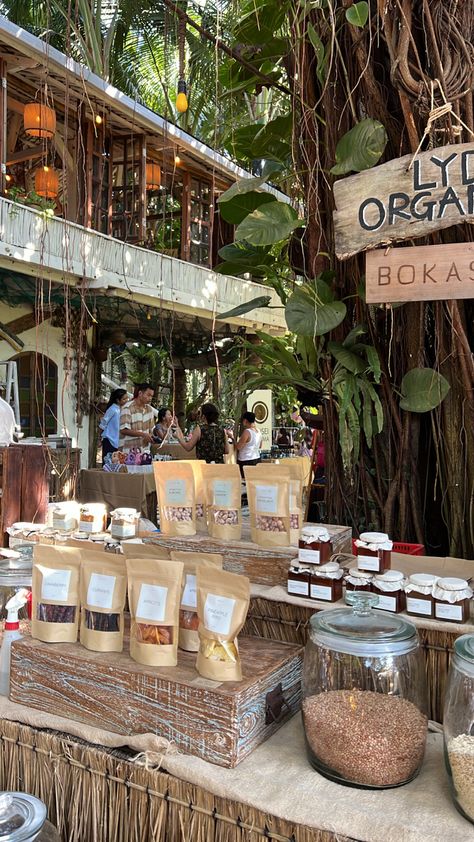 #balitravel #baliindonesia #bali #travel #summer #food #balitravel Bali Market, Pop Up Cafe, Bali Food, Sunday Market, Bali Guide, Nusa Lembongan, Summer Food, Travel Summer, Food Trays