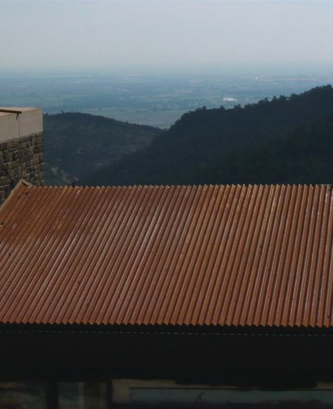 Rusted Metal Roof, Corten Steel Roof, Corten Roof, Straw House, Earth Building, Holiday Cabin, Corrugated Steel, Corrugated Metal Roof, Roofing Ideas