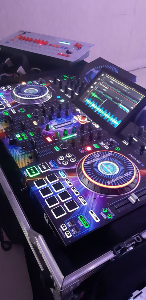 Denon Prime 4 Dj Eduardo Capella Dj Controller Wallpaper, Pioneer Dj Wallpapers, Dj Mixer Wallpaper, Dj Music Video, Best Vibes, Dj Mixer, Dj Pro, Dj Controller, Cute Love Photos