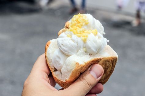 Thai Coconut Ice Cream, Thailand Ice Cream, Thai Ice Cream, Bread Ice Cream, Cafe Ice Cream, Ice Cream Bread, Sweet Sticky Rice, Coconut Milk Ice Cream, Coconut Bowls