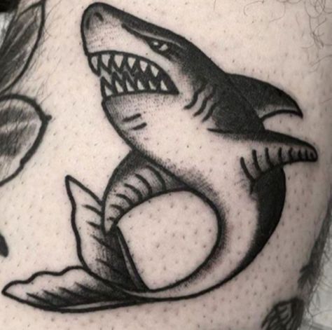 Traditional Shark Tattoo, Shark Tattoo Ideas, Tato Maori, Traditional Black Tattoo, Shark Tattoo, Muster Tattoos, Men Tattoos, Shark Tattoos, Old School Tattoo Designs