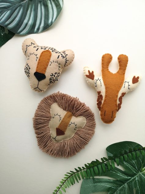 Safari Animal Decor, Felt Nursery Decor, Baby Jungle Theme Nursery, Jungle Theme Bedroom, Giraffe Nursery Theme, Modern Safari Nursery, Lion Wall Hanging, Jungle Bedroom Theme, Jungle Safari Nursery