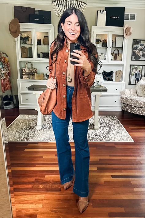 Brown Corduroy Button Up Outfit, Western Leather Jacket Outfit, Western Fall Outfits For Women, Corduroy Jacket Outfit Womens, Corduroy Shirt Outfit, Corduroy Shirt Outfit Women, Warm Western Outfits, Corduroy Jacket Outfit, Western Outfits Women Fall