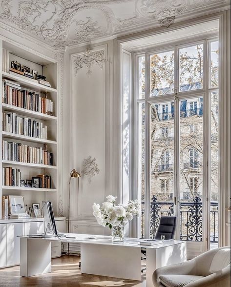 Paris Apartment Living Room, Parisian Apartment Aesthetic, Parisian Interior, French Apartment, Classy Living Room, The World Of Interiors, Paris Guide, Paris Home, Rich Home