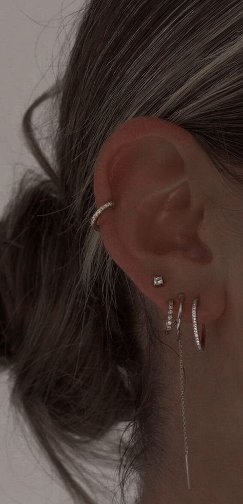 Aesthetic Ears Piercing, Helix Piercing Women, Ear Piercing Small Ears, Piercing Silver Ear, Silver Earing Aesthetic, Silver Ear Jewelry Aesthetic, Ear Piercings Inspo Baddie, Ear Piercings Silver Aesthetic, Ear Piercing Inspo Silver