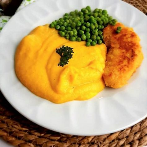 Purée de butternut au curcuma - recette de purée onctueuse Christmas Food, Mashed Potatoes, Healthy Recipes, Cheese, Festival, Ethnic Recipes, Thermomix