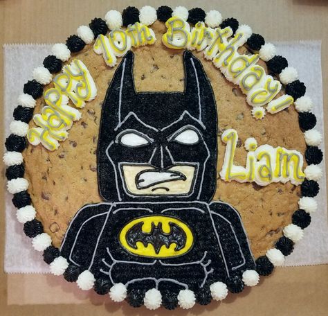 Lego Batman cookie cake Superhero Cookie Cake, Batman Cookie Cake, Lego Batman Cakes, Male Cakes, Batman Cookies, Lego Cookies, Batman Birthday Cakes, Superhero Cookies, Cookie Cake Decorations