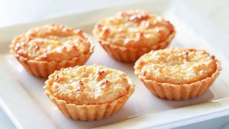 mary berry coconut tarts Belize Desserts, Coconut Tarts Recipe Caribbean, Coconut Tarts Recipe, Coconut Tart Recipe, Mary Berry Recipes, Belize Recipes, Belizean Food, Delight Recipes, Coconut Flan