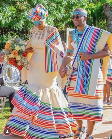 Morden Traditional Outfits, Traditional Xhosa Wedding Attire, Lobola Dresses, Lobola Outfits, Xhosa Bride, Sotho Traditional Dresses, Xhosa Wedding, Traditional Tops, Zulu Traditional Attire