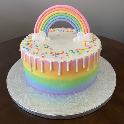 Ombre Pastel Cake, Cake Designs Birthday Rainbow, Simple Rainbow Cake Birthday, Pastel Rainbow Birthday Cake, Rainbow Cake Designs, Cloud And Rainbow Cake, Rainbow Themed Cake, Simple Pastel Rainbow Cake, Rainbow Cakes